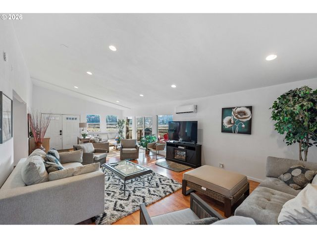 2130 SOUTHWEST Blvd, Coos Bay, OR 97420