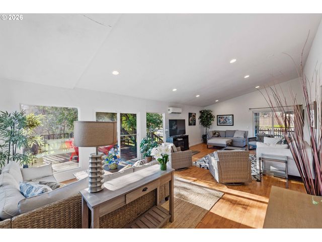 2130 SOUTHWEST Blvd, Coos Bay, OR 97420