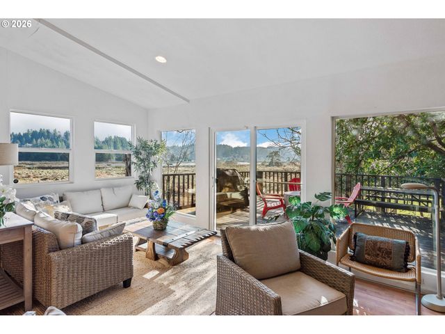 2130 SOUTHWEST Blvd, Coos Bay, OR 97420