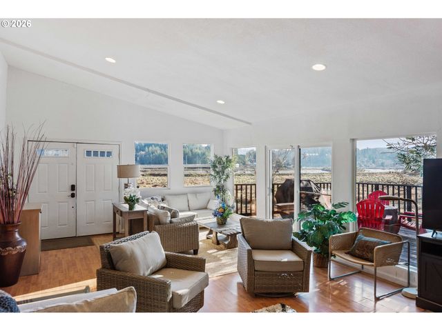 2130 SOUTHWEST Blvd, Coos Bay, OR 97420