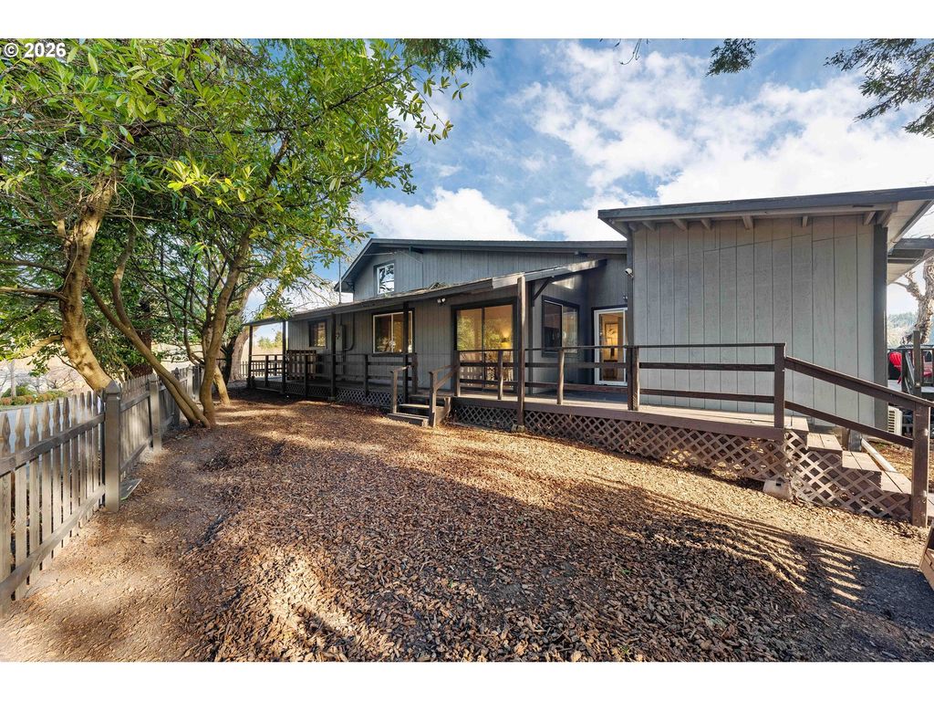 2130 SOUTHWEST Blvd, Coos Bay, OR 97420