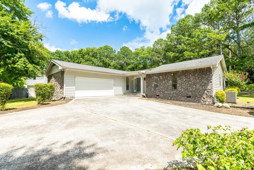 3032 E Brookhaven Circle, Dalton, GA 30720