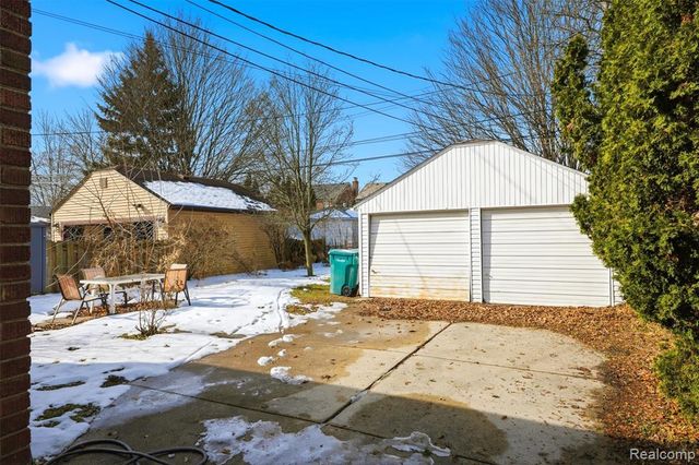 2045 N Elizabeth Street, Dearborn, MI 48128