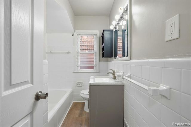 2045 N Elizabeth Street, Dearborn, MI 48128