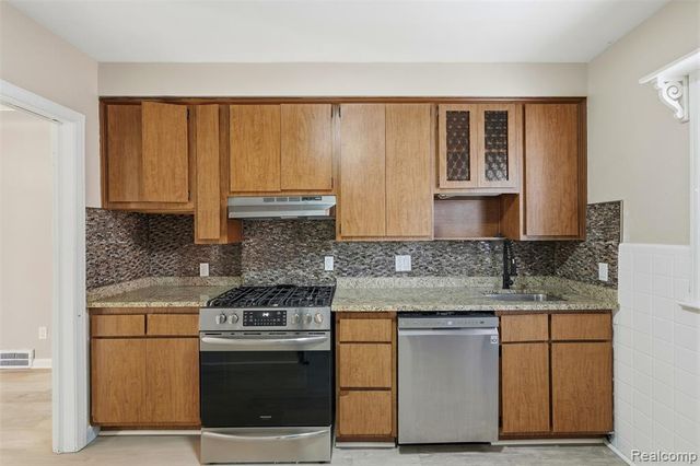 2045 N Elizabeth Street, Dearborn, MI 48128