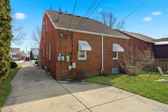 2045 N Elizabeth Street, Dearborn, MI 48128