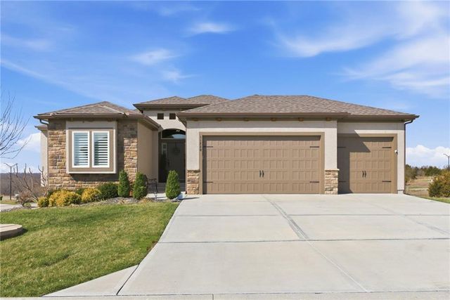 11230 S Zarda Drive, Olathe, KS 66061