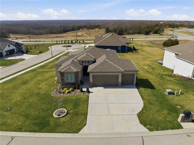 11230 S Zarda Drive, Olathe, KS 66061