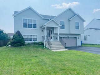 1459 S Blackhawk Circle, South Elgin, IL 60177