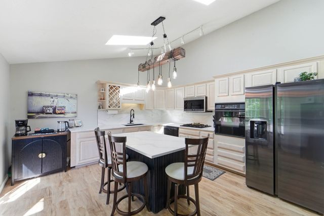 1801 W Cheyenne Court, Polk City, IA 50226