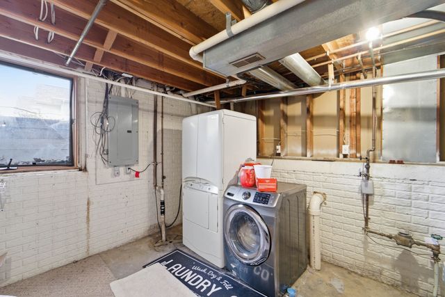 1801 W Cheyenne Court, Polk City, IA 50226