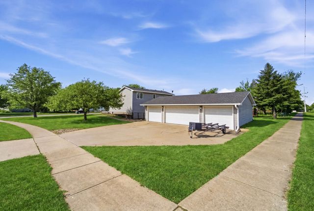 1801 W Cheyenne Court, Polk City, IA 50226