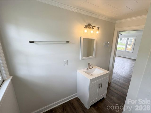 142 S Ervin Avenue, Newton, NC 28658