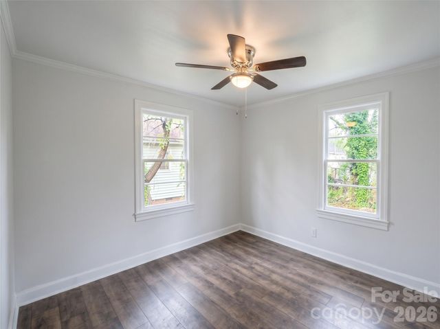 142 S Ervin Avenue, Newton, NC 28658