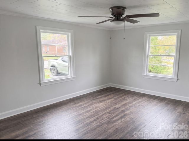 142 S Ervin Avenue, Newton, NC 28658