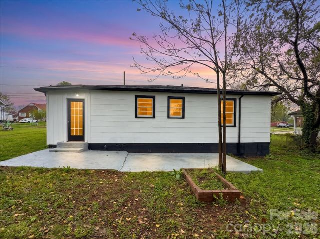 142 S Ervin Avenue, Newton, NC 28658