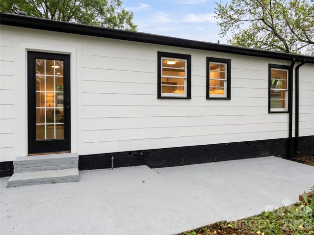 142 S Ervin Avenue, Newton, NC 28658