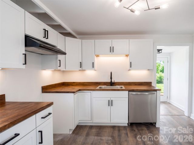 142 S Ervin Avenue, Newton, NC 28658