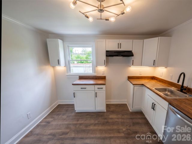 142 S Ervin Avenue, Newton, NC 28658