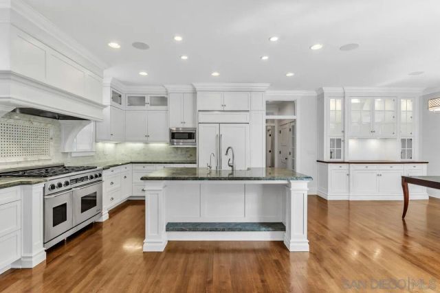 839 Pomona Avenue, Coronado, CA 92118