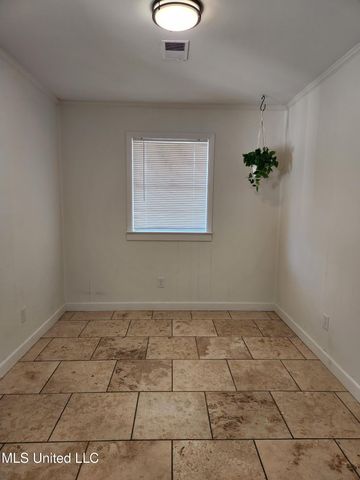 117 Roberts Circle, Ocean Springs, MS 39564