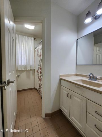 117 Roberts Circle, Ocean Springs, MS 39564