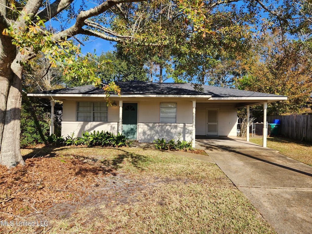 117 Roberts Circle, Ocean Springs, MS 39564