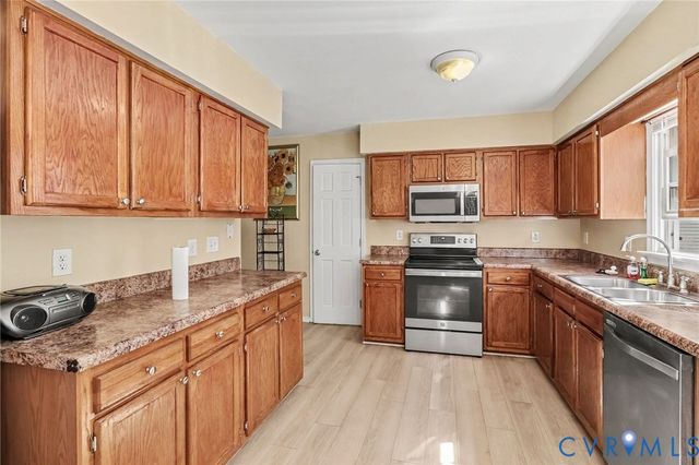 4103 Kings Gate Rd, Chester, VA 23831