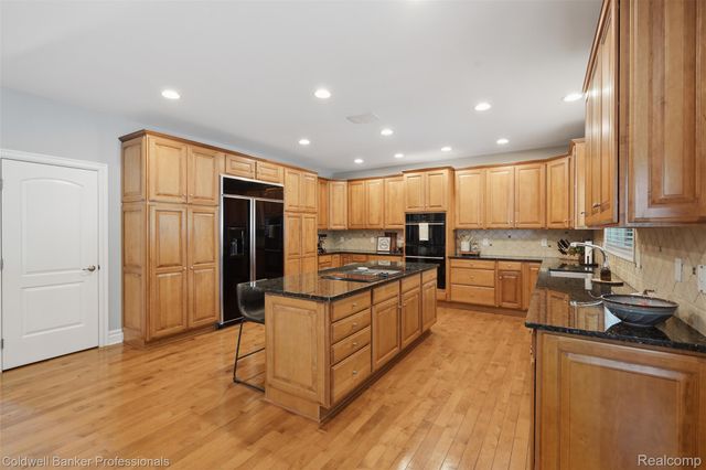 1928 Tranquil Court, Commerce Charter Township, MI 48390