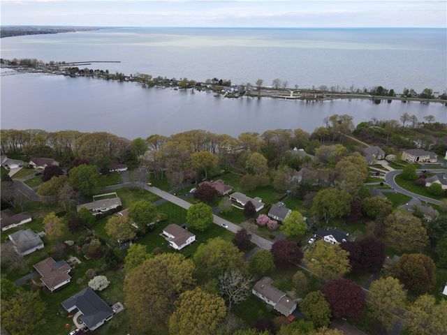 241 Shorewood Drive, Webster, NY 14580