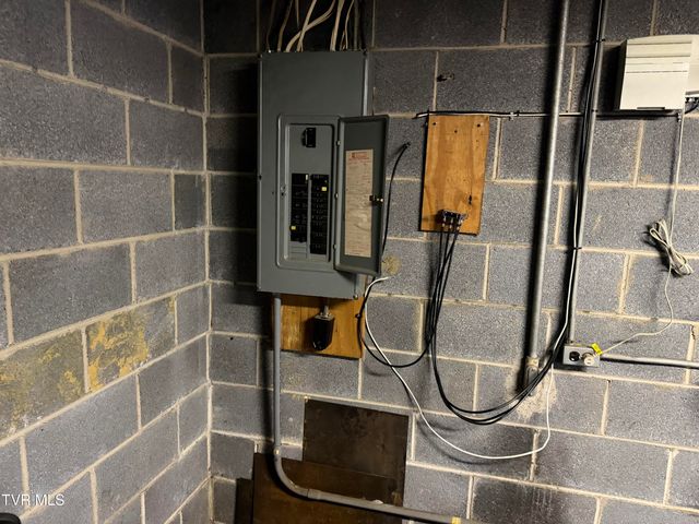 345 Monroe Street, Bristol, VA 24201