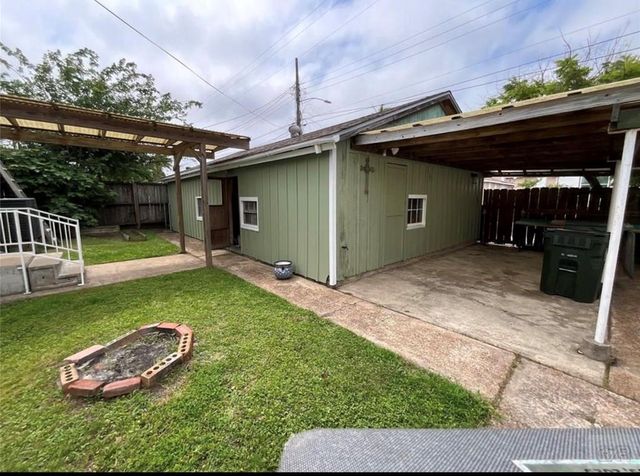 4806 Alamo Drive, Galveston, TX 77551