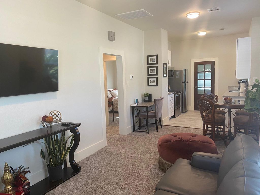 2708 Winbern Street, Houston, TX 77004