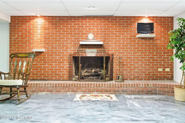 9701 Fern Creek Rd, Louisville, KY 40291