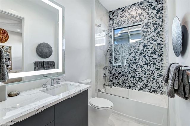 3124 Livorno LN, Naples, FL 34114