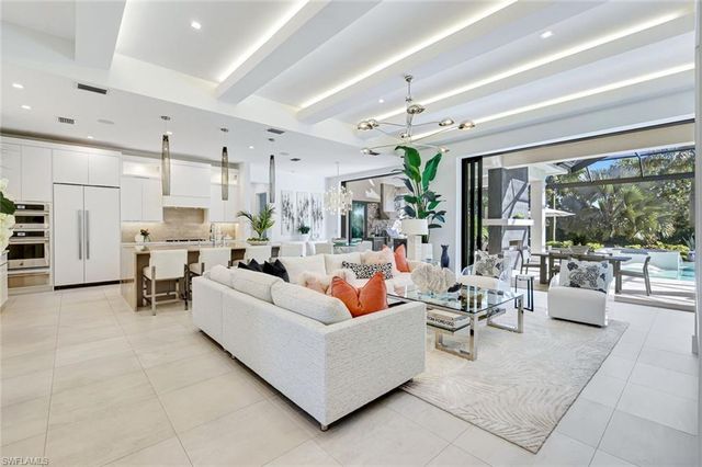 3124 Livorno LN, Naples, FL 34114