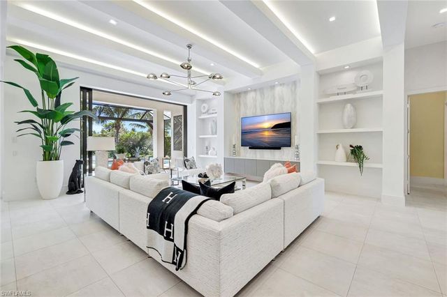 3124 Livorno LN, Naples, FL 34114