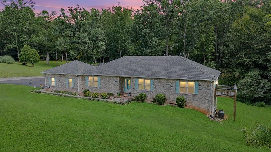 114 Barrington CT, Hardy, VA 24101