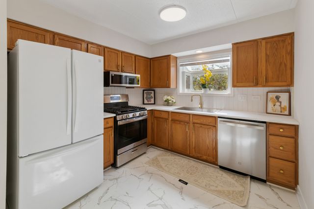 18310 Robin Lane D2, Homewood, IL 60430