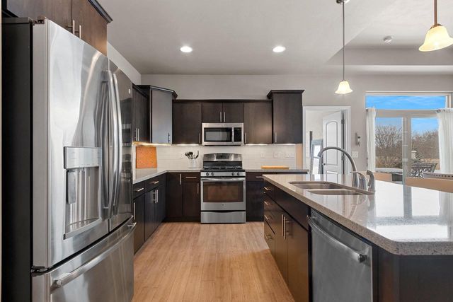 3655 WOODS EDGE WAY, De Pere, WI 54115