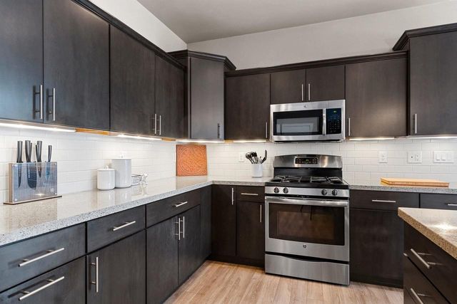 3655 WOODS EDGE WAY, De Pere, WI 54115