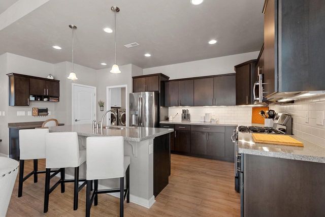 3655 WOODS EDGE WAY, De Pere, WI 54115