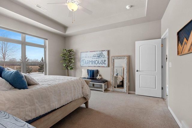 3655 WOODS EDGE WAY, De Pere, WI 54115