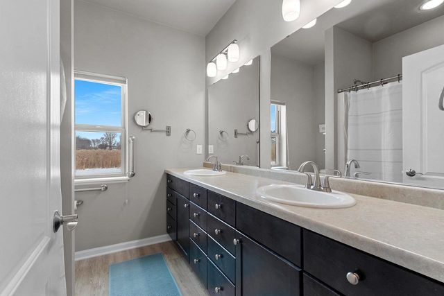 3655 WOODS EDGE WAY, De Pere, WI 54115