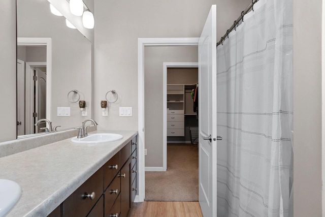 3655 WOODS EDGE WAY, De Pere, WI 54115