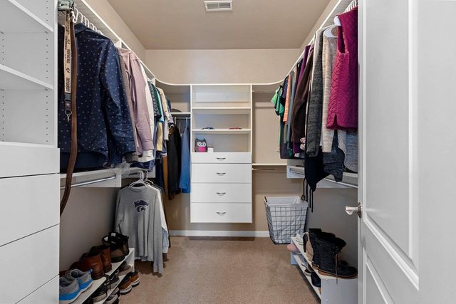 3655 WOODS EDGE WAY, De Pere, WI 54115