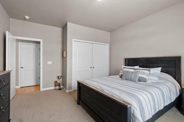 3655 WOODS EDGE WAY, De Pere, WI 54115