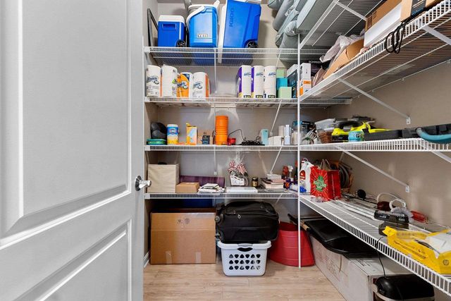 3655 WOODS EDGE WAY, De Pere, WI 54115