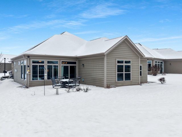 3655 WOODS EDGE WAY, De Pere, WI 54115