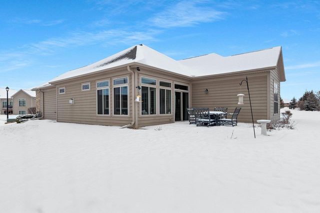 3655 WOODS EDGE WAY, De Pere, WI 54115